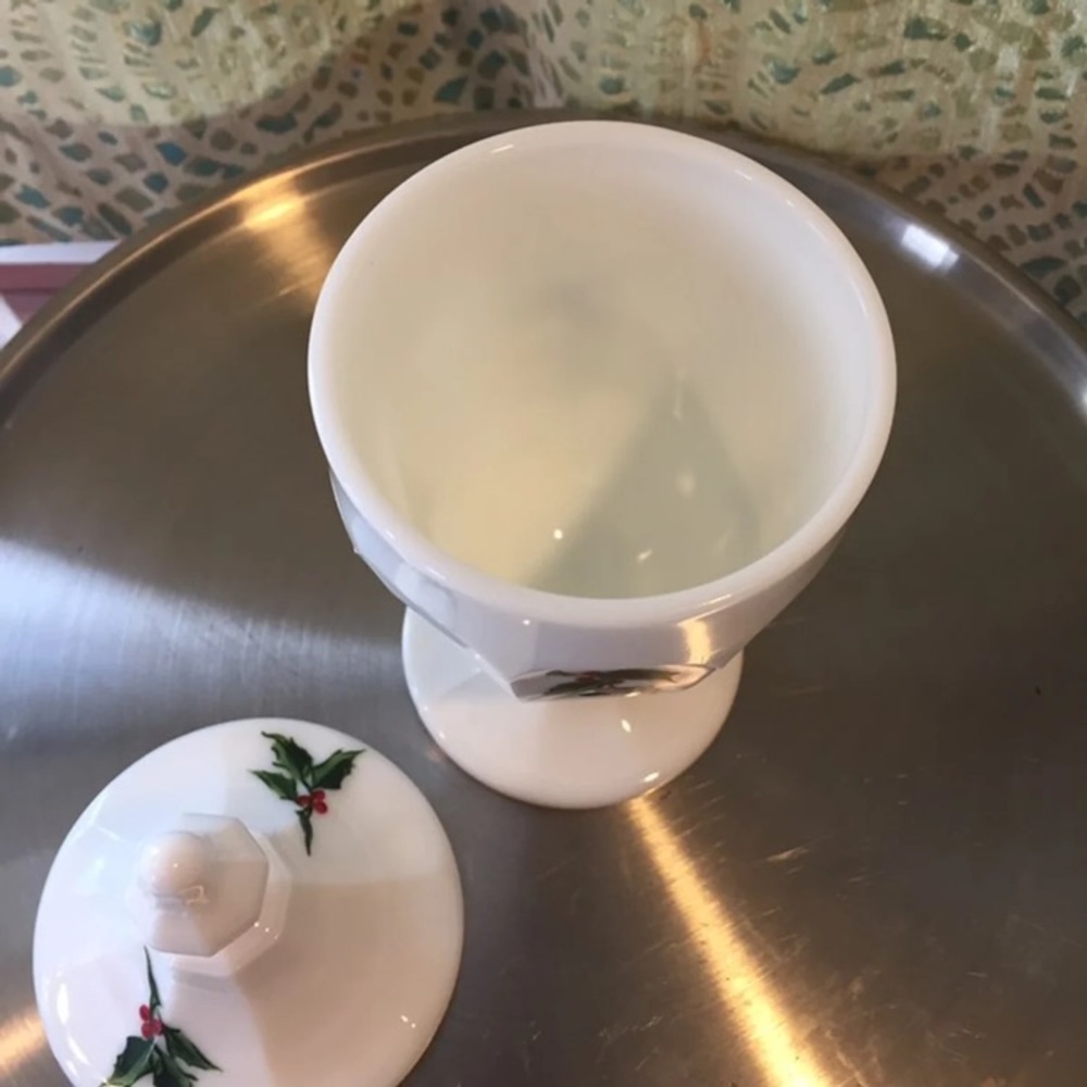 Vintage Westmoreland Milk Glass Candy Dish Holly compote Christmas Holiday - Picture 4 of 6